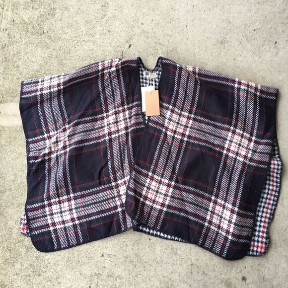 NWT Look by M tartan plaid poncho. OS - Picture 1 of 4